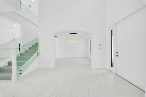 Villa ou maison à vendre à Miami, Floride: 5 chambres, 289.48 m2 № 2265204 - photo 11