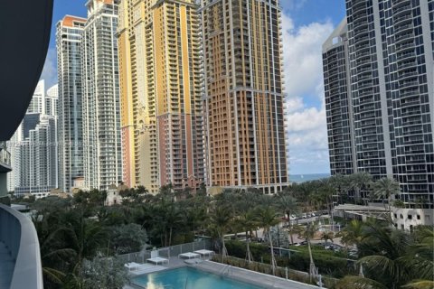 Condominio en alquiler en Sunny Isles Beach, Florida, 3 dormitorios, 195.09 m2 № 2088529 - foto 2