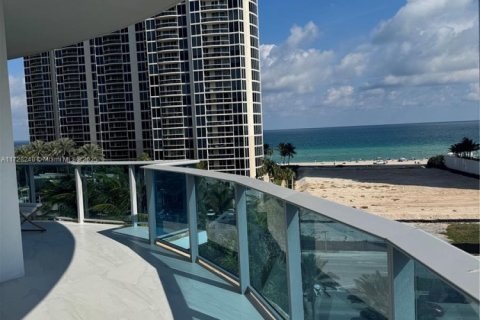 Condominio en alquiler en Sunny Isles Beach, Florida, 3 dormitorios, 195.09 m2 № 2088529 - foto 11