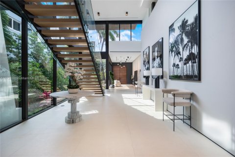 Снять в аренду виллу или дом в Майами, Флорида 5 спален, 676.61м2, № 1811188 - фото 5