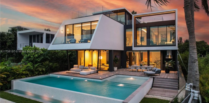 Дом в Майами, Флорида 5 спален, 676.61м2 № 1811188