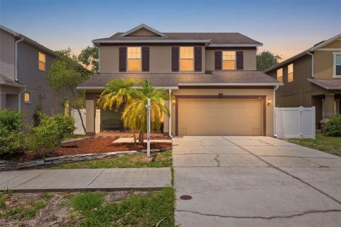 House in Tampa, Florida 4 bedrooms, 208.84 sq.m. № 2115016