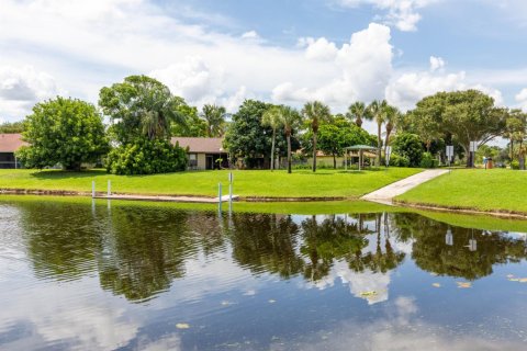 Снять в аренду таунхаус в Веллингтон, Флорида 3 спальни, 165.27м2, № 1073768 - фото 1