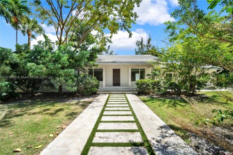 Casa en venta en Miami, Florida, 4 dormitorios, 201.69 m2 № 1969541 - foto 1