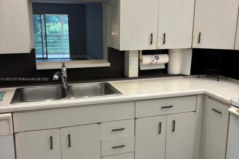 Condo in Coconut Creek, Florida, 2 bedrooms  № 1946496 - photo 7