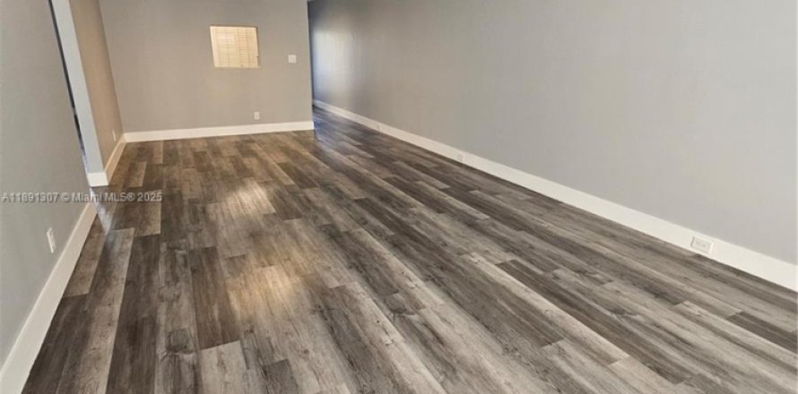 Condo in Coconut Creek, Florida, 2 bedrooms № 1946496