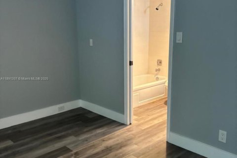 Condo in Coconut Creek, Florida, 2 bedrooms  № 1946496 - photo 14