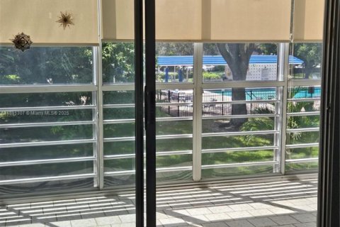 Condo in Coconut Creek, Florida, 2 bedrooms  № 1946496 - photo 4