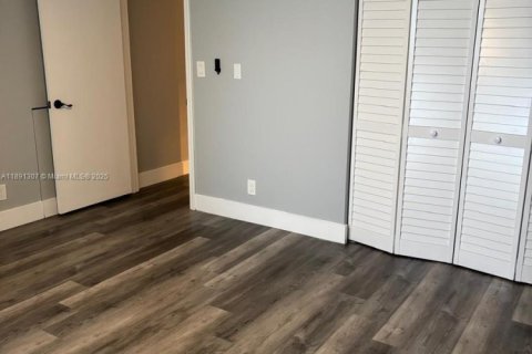 Condo in Coconut Creek, Florida, 2 bedrooms  № 1946496 - photo 17