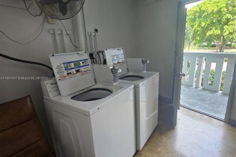 Condo in Coconut Creek, Florida, 2 bedrooms  № 1946496 - photo 22