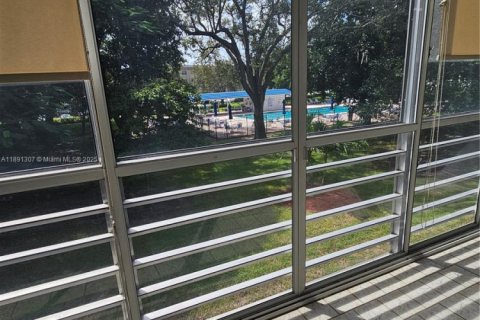 Condo in Coconut Creek, Florida, 2 bedrooms  № 1946496 - photo 5
