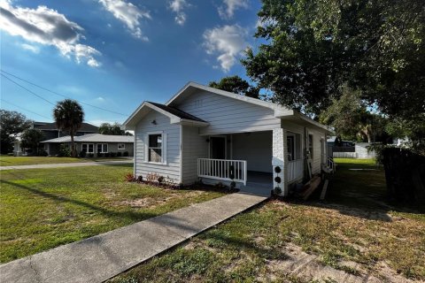 House in Tampa, Florida 7 bedrooms, 246.93 sq.m. № 2103073