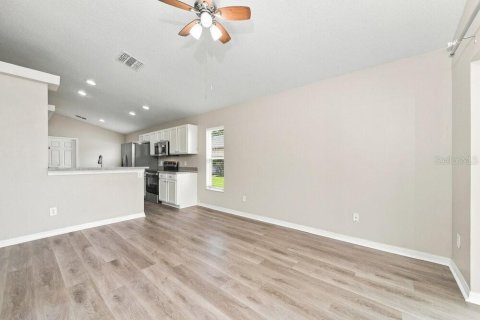 House in Kissimmee, Florida 4 bedrooms, 157.38 sq.m. № 2377601 - photo 8
