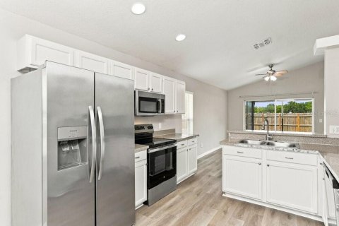 House in Kissimmee, Florida 4 bedrooms, 157.38 sq.m. № 2377601 - photo 6