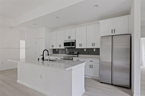 Villa ou maison à louer à Palm Bay, Floride: 4 chambres, 200.2 m2 № 1968634 - photo 10