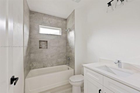 Villa ou maison à louer à Palm Bay, Floride: 4 chambres, 200.2 m2 № 1968634 - photo 18