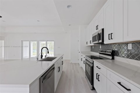 Villa ou maison à louer à Palm Bay, Floride: 4 chambres, 200.2 m2 № 1968634 - photo 12