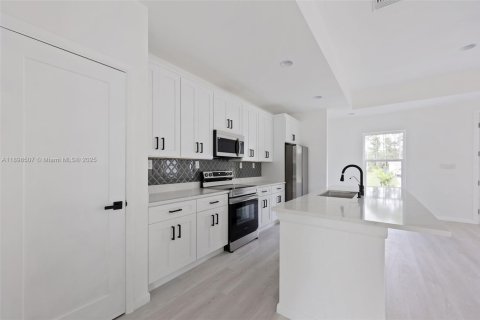 Villa ou maison à louer à Palm Bay, Floride: 4 chambres, 200.2 m2 № 1968634 - photo 11