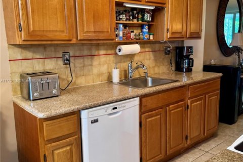 Condominio en venta en Lauderdale Lakes, Florida, 2 dormitorios, 89.19 m2 № 2018598 - foto 10