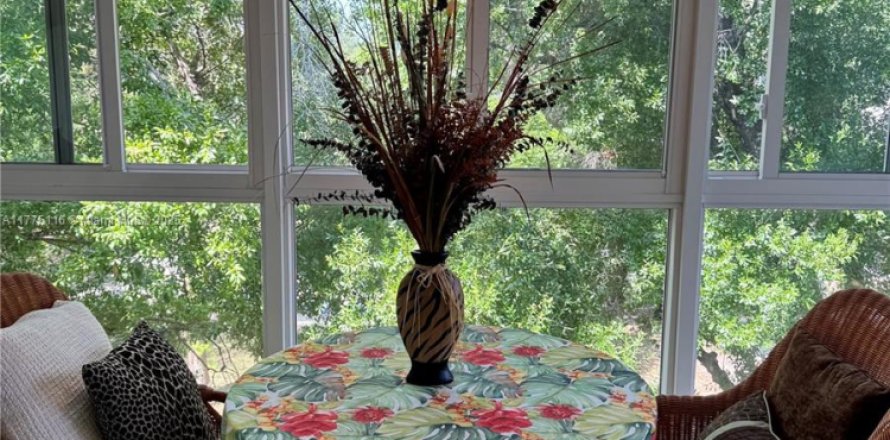 Condominio en Lauderdale Lakes, Florida, 2 dormitorios  № 2018598