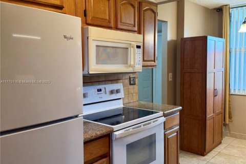 Condominio en venta en Lauderdale Lakes, Florida, 2 dormitorios, 89.19 m2 № 2018598 - foto 9