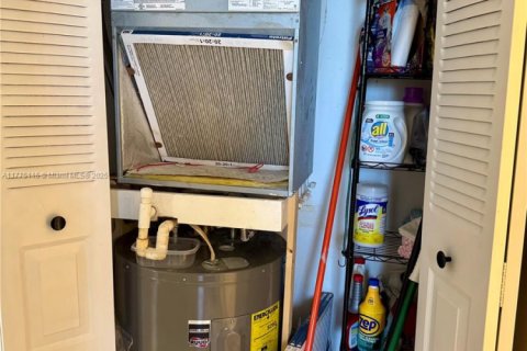 Condominio en venta en Lauderdale Lakes, Florida, 2 dormitorios, 89.19 m2 № 2018598 - foto 28