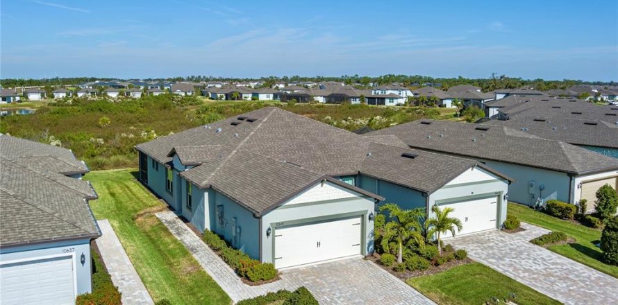 House in Parrish, Florida 2 bedrooms, 143.26 sq.m. № 2151690