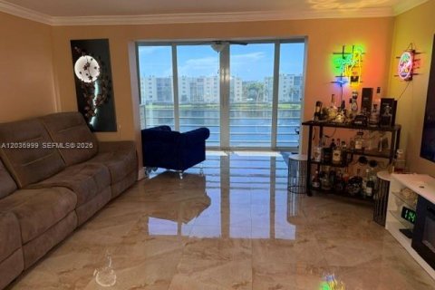 Copropriété à vendre à Dania Beach, Floride: 2 chambres, 110.55 m2 № 2085913 - photo 2