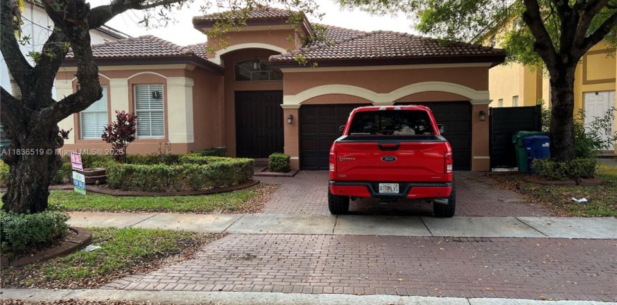 Casa en Hialeah, Florida 4 dormitorios, 197.32 m2 № 1935187