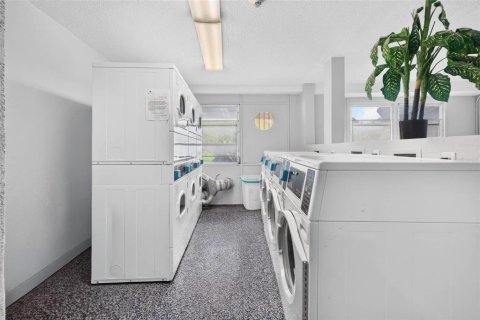 Купить кондоминиум в Сент-Питерсберг, Флорида 4 комнаты, 65.77м2, № 2197796 - фото 22