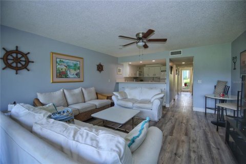 Townhouse in New Smyrna Beach, Florida 2 bedrooms, 115.57 sq.m. № 1578778 - photo 8