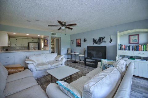 Townhouse in New Smyrna Beach, Florida 2 bedrooms, 115.57 sq.m. № 1578778 - photo 7