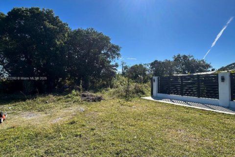 Terreno en venta en Miami-Dade, Florida № 1957303 - foto 2