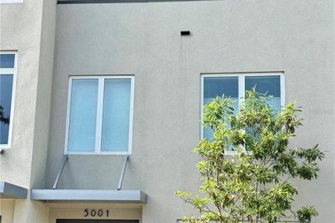 Townhouse in Gainesville, Florida 2 bedrooms, 190.08 sq.m. № 1871237 - photo 1