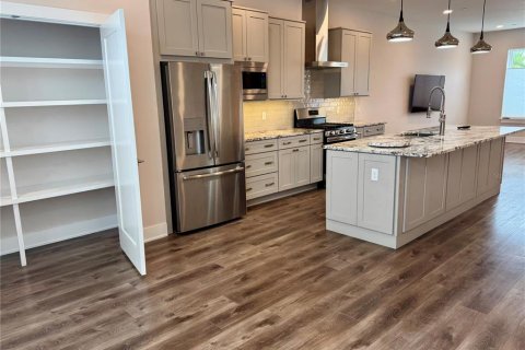 Townhouse in Gainesville, Florida 2 bedrooms, 190.08 sq.m. № 1871237 - photo 23