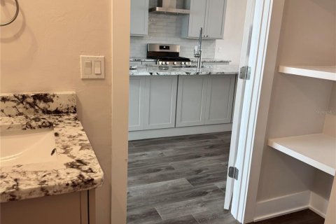 Townhouse in Gainesville, Florida 2 bedrooms, 190.08 sq.m. № 1871237 - photo 24
