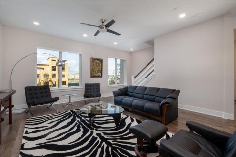 Townhouse in Gainesville, Florida 2 bedrooms, 190.08 sq.m. № 1871237 - photo 7