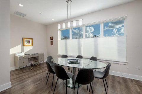 Townhouse in Gainesville, Florida 2 bedrooms, 190.08 sq.m. № 1871237 - photo 5