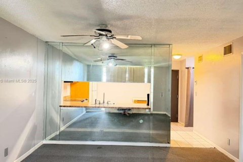 Condo in Davie, Florida, 1 bedroom  № 1952536 - photo 11