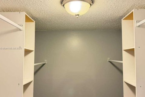 Condo in Davie, Florida, 1 bedroom  № 1952536 - photo 30