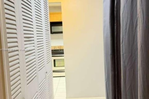 Condo in Davie, Florida, 1 bedroom  № 1952536 - photo 20