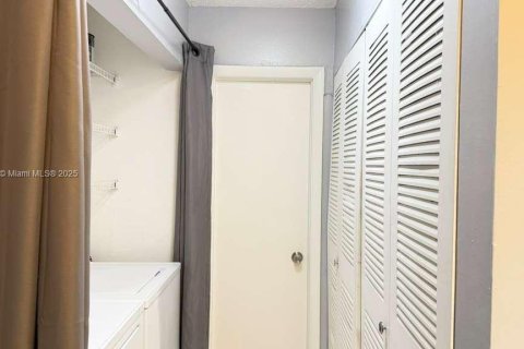 Condo in Davie, Florida, 1 bedroom  № 1952536 - photo 19