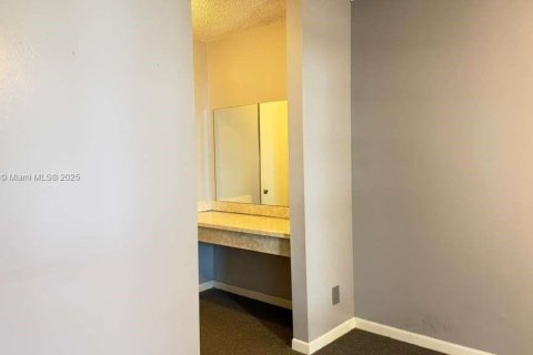 Condo in Davie, Florida, 1 bedroom  № 1952536 - photo 24