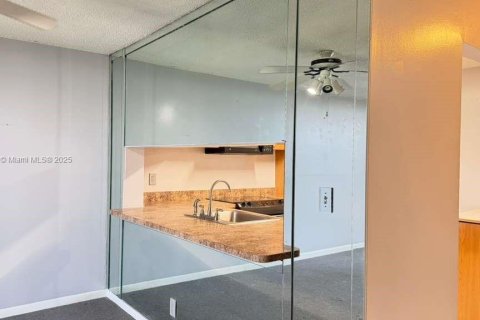 Condo in Davie, Florida, 1 bedroom  № 1952536 - photo 12