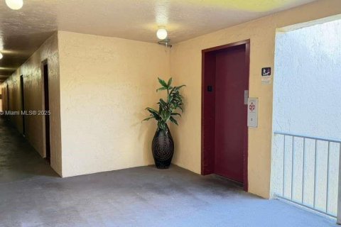 Condo in Davie, Florida, 1 bedroom  № 1952536 - photo 5