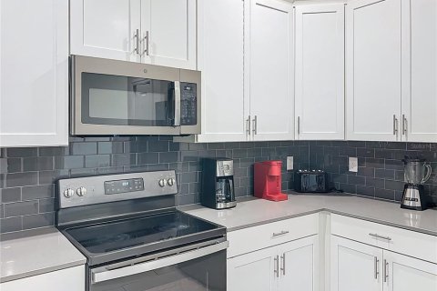 Casa en venta en Davenport, Florida, 8 dormitorios, 405.98 m2 № 2151151 - foto 26