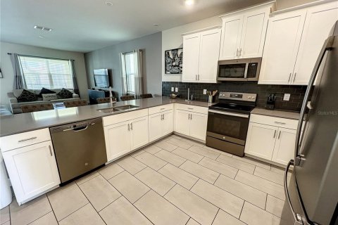 Casa en venta en Davenport, Florida, 8 dormitorios, 405.98 m2 № 2151151 - foto 25