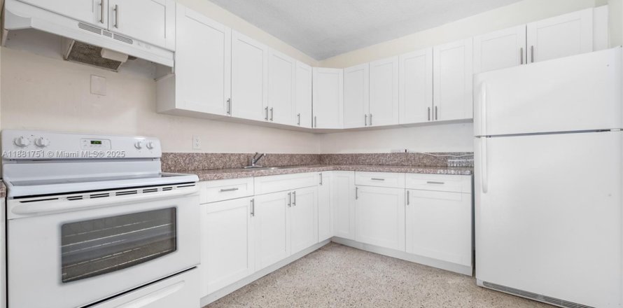 Дом в Майами, Флорида 2 спальни, 61.32м2 № 2035158