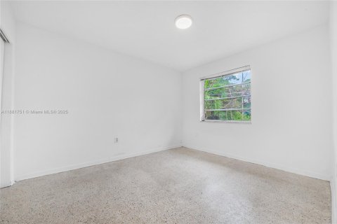 Снять в аренду виллу или дом в Майами, Флорида 2 спальни, 61.32м2, № 2035158 - фото 12