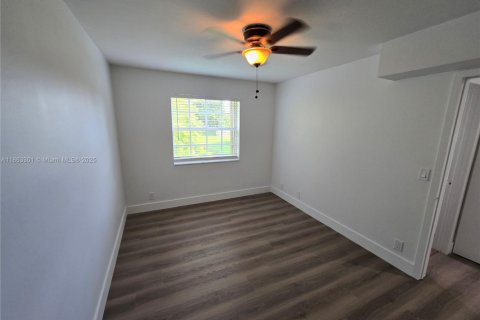 Condo in Pembroke Pines, Florida, 2 bedrooms  № 1896931 - photo 20